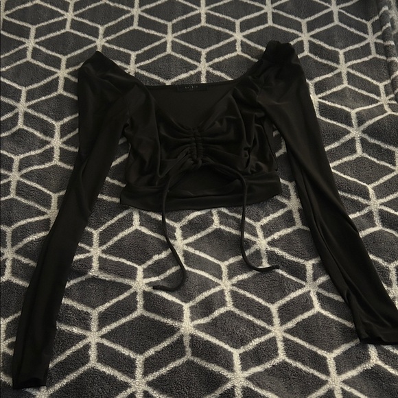 21 Saints Tops - Chic Black Long Sleeve Crop Top